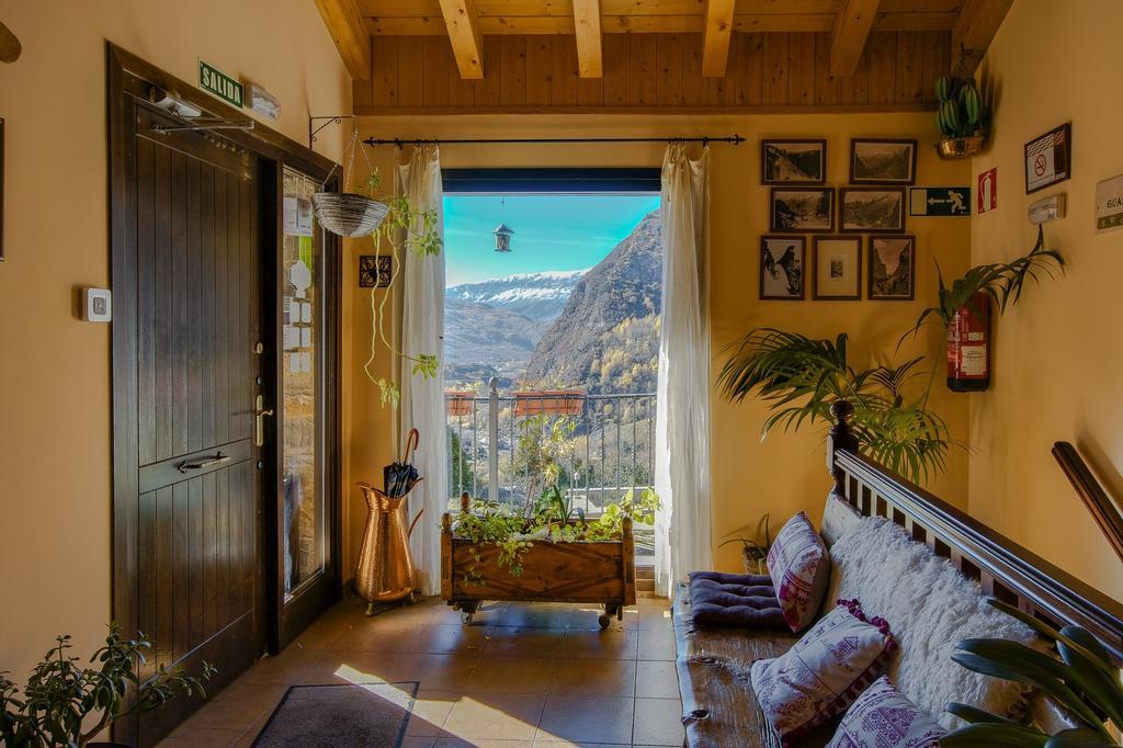 Hostal Parque Natural Бенаск Стая снимка