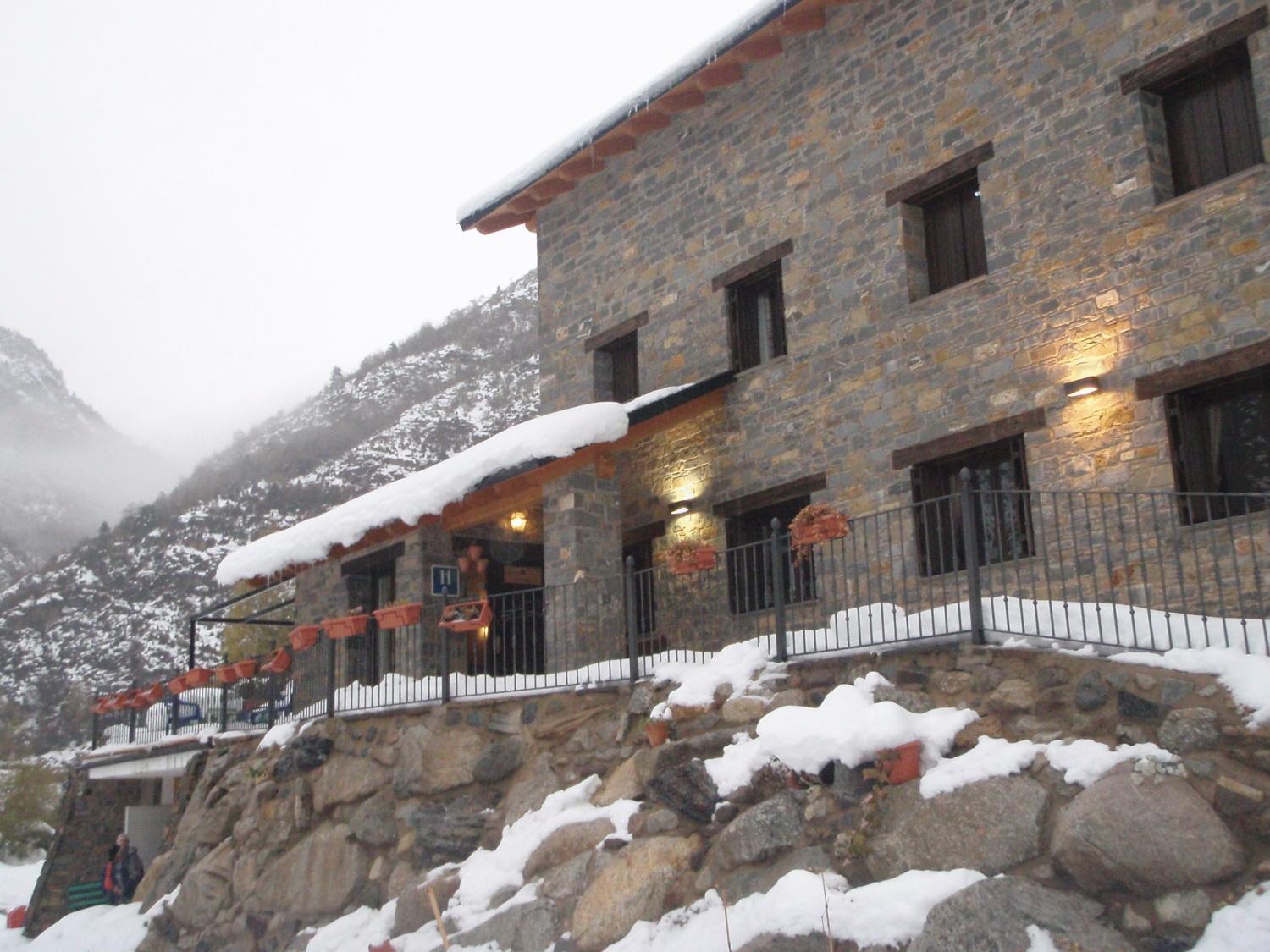 Hostal Parque Natural Бенаск Екстериор снимка