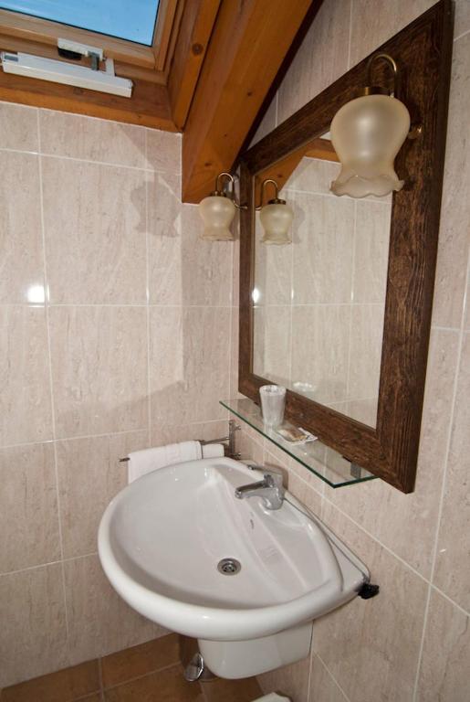 Hostal Parque Natural Бенаск Стая снимка