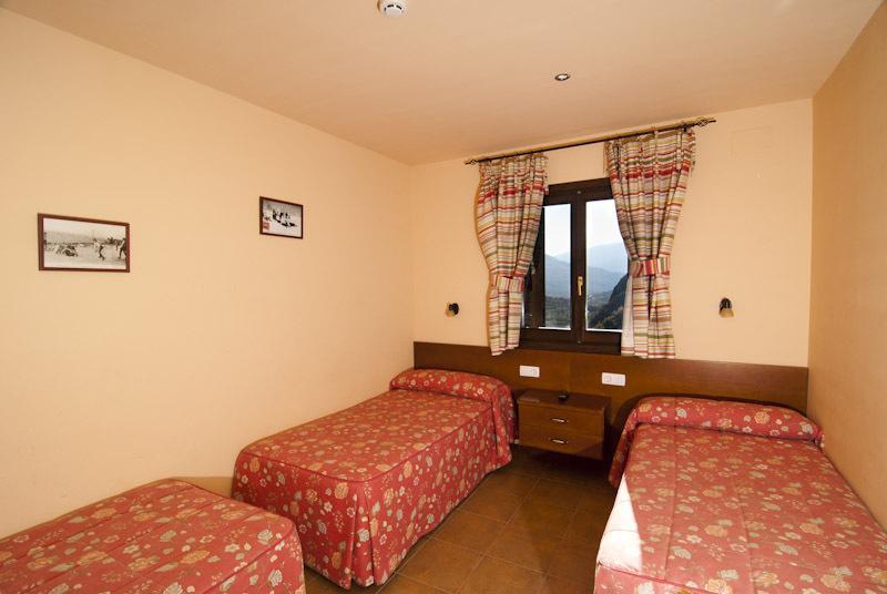 Hostal Parque Natural Бенаск Стая снимка