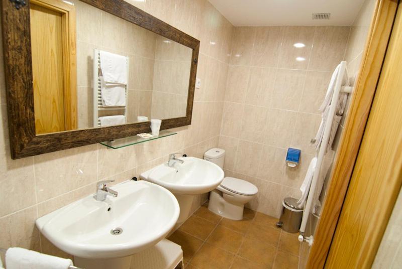 Hostal Parque Natural Бенаск Стая снимка